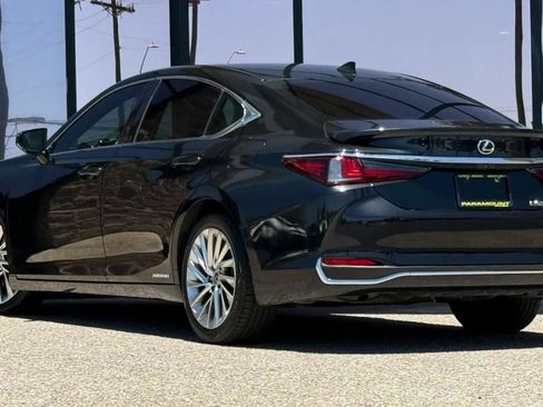 Used 2021 Lexus ES 300h Ultra Luxury w/ Accessory Package 2 FWD image 7