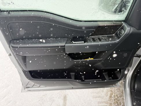 Used 2021 Ford F150 Lariat image 9