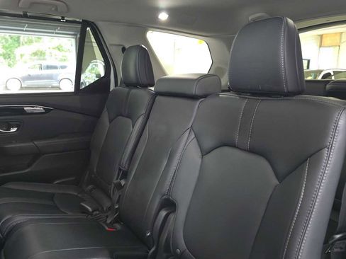 Used 2025 Honda Pilot Touring image 17