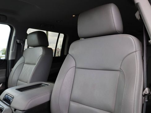 Used 2018 Chevrolet Suburban LT RWD image 6