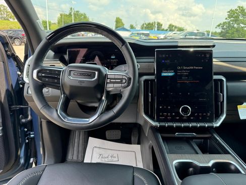 Certified 2025 GMC Acadia Denali w/ Super Cruise Package image 26