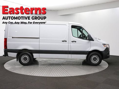 Used 2019 Freightliner Sprinter 2500 RWD image 4