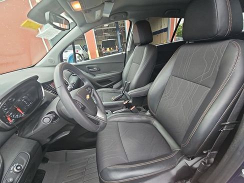 Used 2020 Chevrolet Trax LT w/ LT Convenience Package FWD image 21