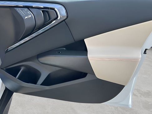 Used 2025 BMW X3 xDrive30i w/ Convenience Package image 10