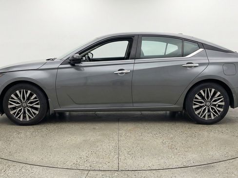 Used 2025 Nissan Altima 2.5 SV FWD image 5
