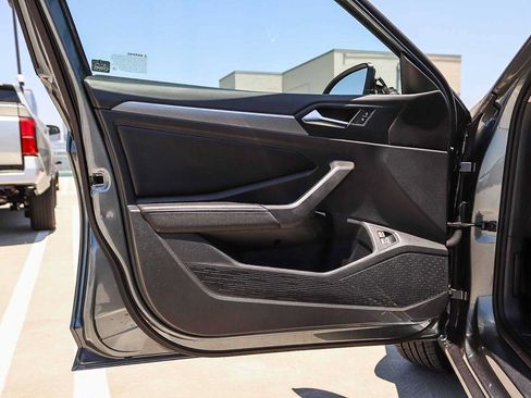 Used 2023 Volkswagen Jetta SE w/ Panoramic Sunroof Package FWD image 21