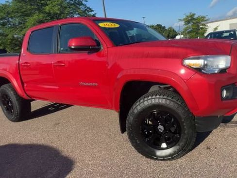 Certified 2022 Toyota Tacoma SR5 AWD/4WD image 8