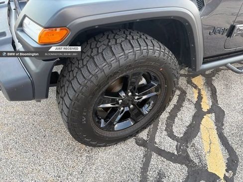 Used 2019 Jeep Wrangler Unlimited Sport AWD/4WD image 3