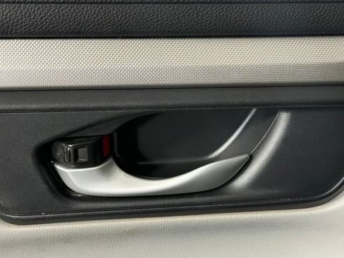 Used 2017 Honda CR-V LX image 14
