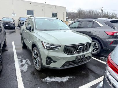 Used 2024 Volvo XC40 B5 Plus w/ Climate Package