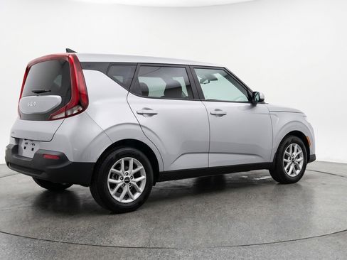 Used 2025 Kia Soul LX w/ LX Technology Package FWD image 9