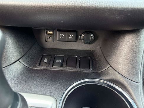 Used 2017 Toyota Highlander LE image 27