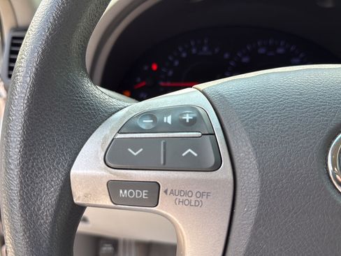 Used 2010 Toyota Camry LE FWD image 20