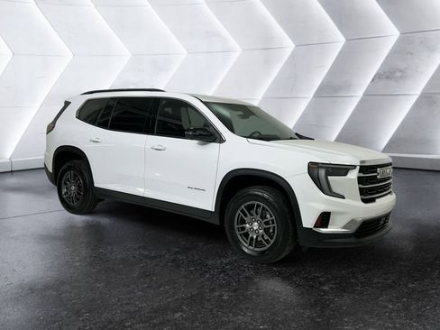 Used 2025 GMC Acadia Elevation image 1
