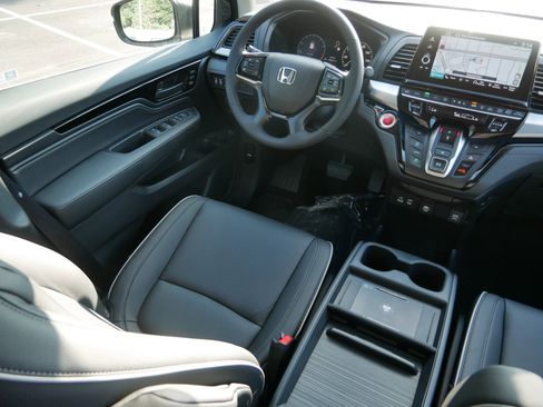 New 2026 Honda Odyssey Touring image 9
