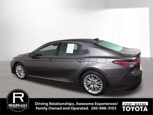 Used 2020 Toyota Camry XLE w/ Navigation Package FWD image 11
