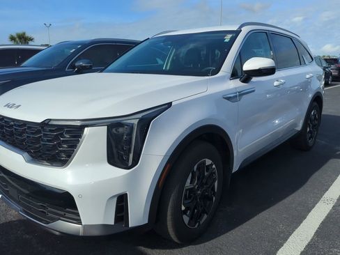 Certified 2025 Kia Sorento S image 3