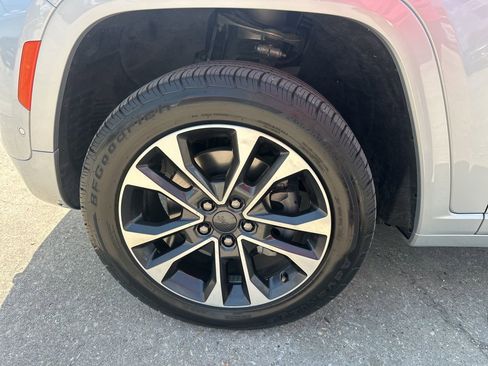 Used 2023 Jeep Grand Cherokee L Overland image 7