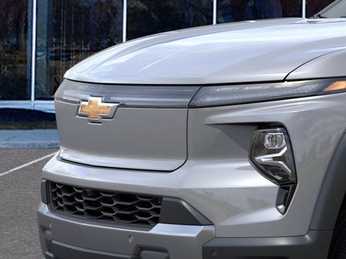 Used 2026 Chevrolet Silverado EV LT AWD/4WD image 13