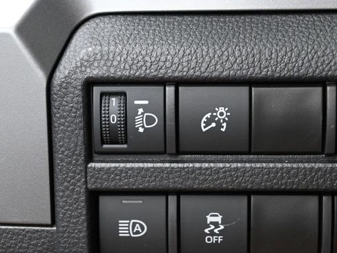 Certified 2024 Toyota Tacoma SR5 AWD/4WD image 14