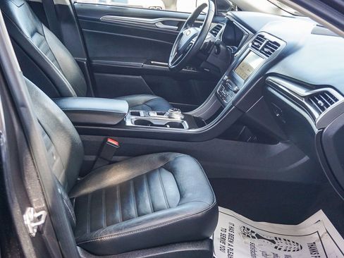 Used 2018 Ford Fusion SE w/ Fusion SE Technology Package image 13