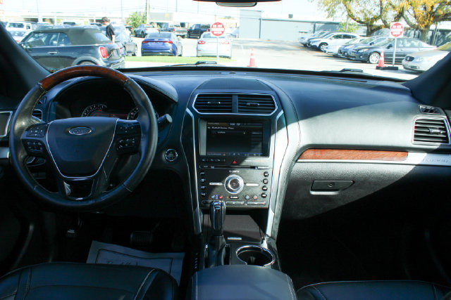 Used 2016 Ford Explorer Platinum AWD/4WD image 17