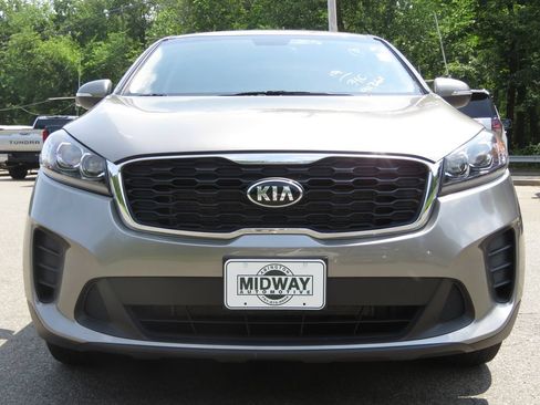 Used 2019 Kia Sorento AWD V6 image 2