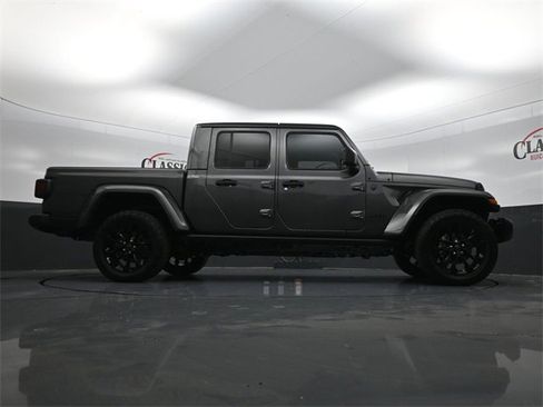 Used 2025 Jeep Gladiator Sport image 29