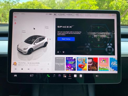 Used 2022 Tesla Model Y Long Range AWD/4WD image 26