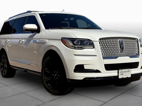 Certified 2024 Lincoln Navigator Reserve AWD/4WD image 3