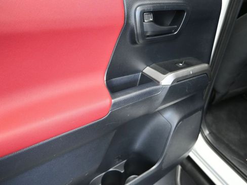 Used 2016 Toyota Tacoma SR5 w/ Towing Package image 15