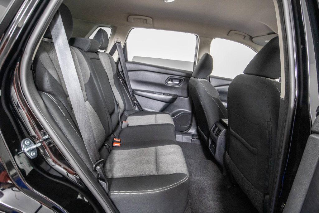 Used 2025 Nissan Rogue SV FWD image 13