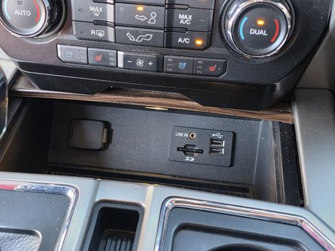 Used 2015 Ford F150 Lariat w/ FX4 Off-Road Package image 19