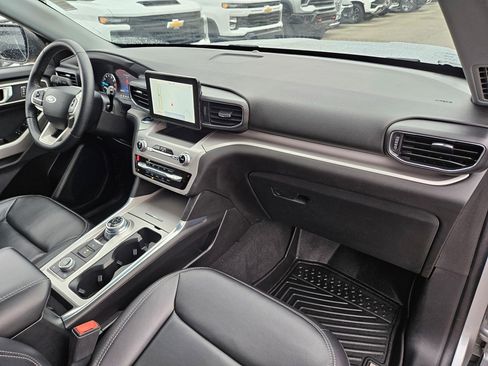 Used 2023 Ford Explorer XLT w/ Equipment Group 202A AWD/4WD image 33