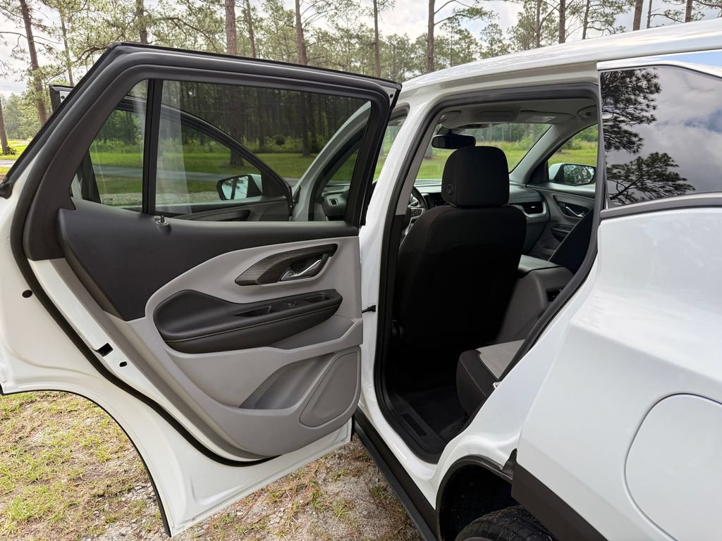 Used 2024 GMC Terrain SLE FWD image 24
