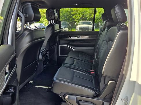 Used 2022 Jeep Wagoneer Series II RWD image 10