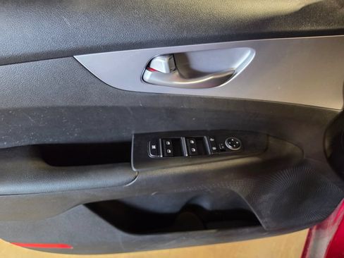 Used 2023 Kia Forte LXS w/ LXS Technology Package FWD image 5