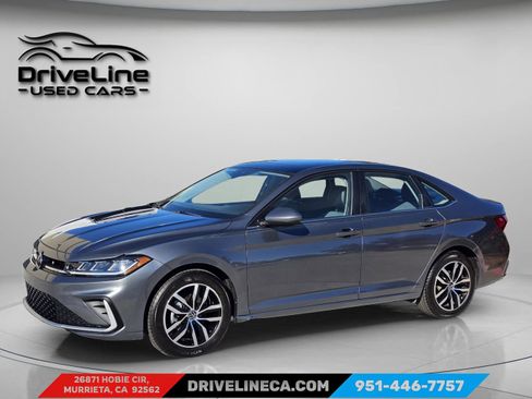 Used 2025 Volkswagen Jetta SE image 11