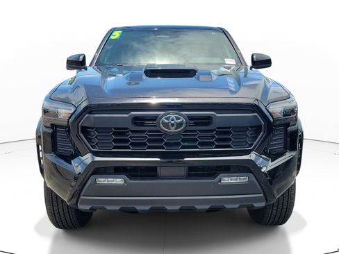 Used 2025 Toyota Tacoma TRD Sport AWD/4WD image 2