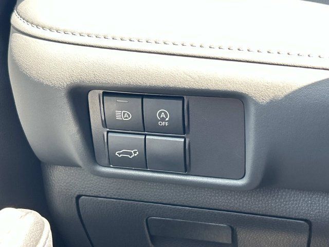 Used 2023 Toyota Highlander XLE FWD image 32