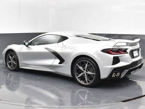 Used 2020 Chevrolet Corvette Stingray Preferred Cpe w/ 2LT Preferred Equipment Group RWD image 17