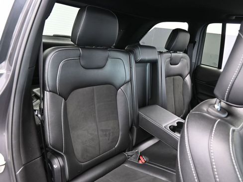 Used 2023 Jeep Grand Cherokee Altitude image 42