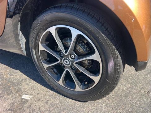 Used 2016 smart fortwo pure RWD image 5