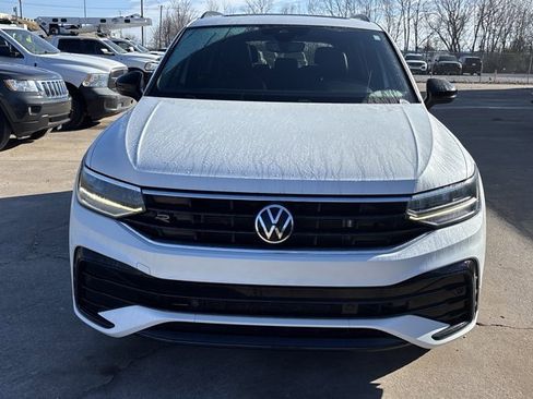 Used 2023 Volkswagen Tiguan SE R-Line image 10