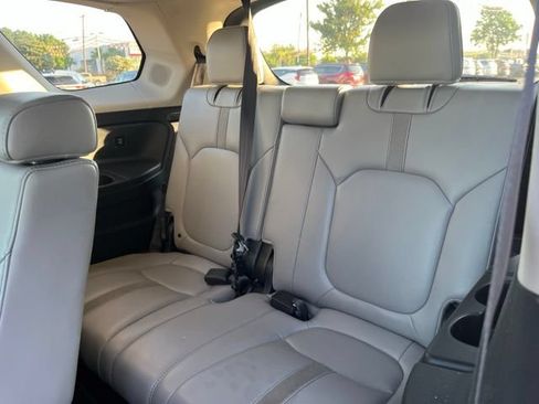 Used 2025 Honda Pilot Touring image 14