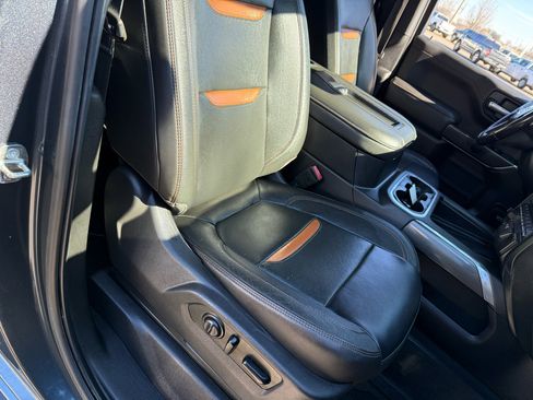 Used 2019 GMC Sierra 1500 AT4 w/ AT4 Premium Package image 9