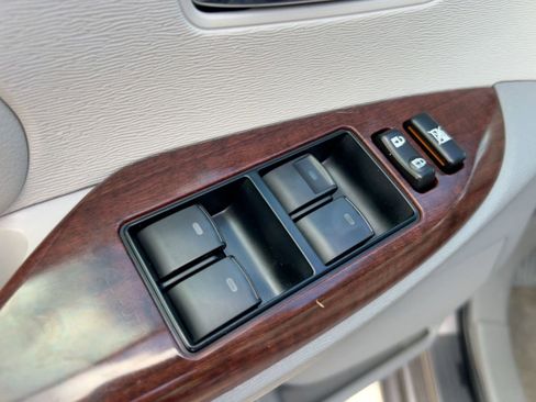 Used 2013 Toyota Sienna XLE image 21