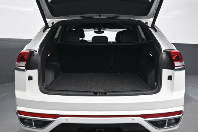 Used 2020 Volkswagen Atlas Cross Sport SE w/ Panoramic Sunroof Package AWD/4WD image 16