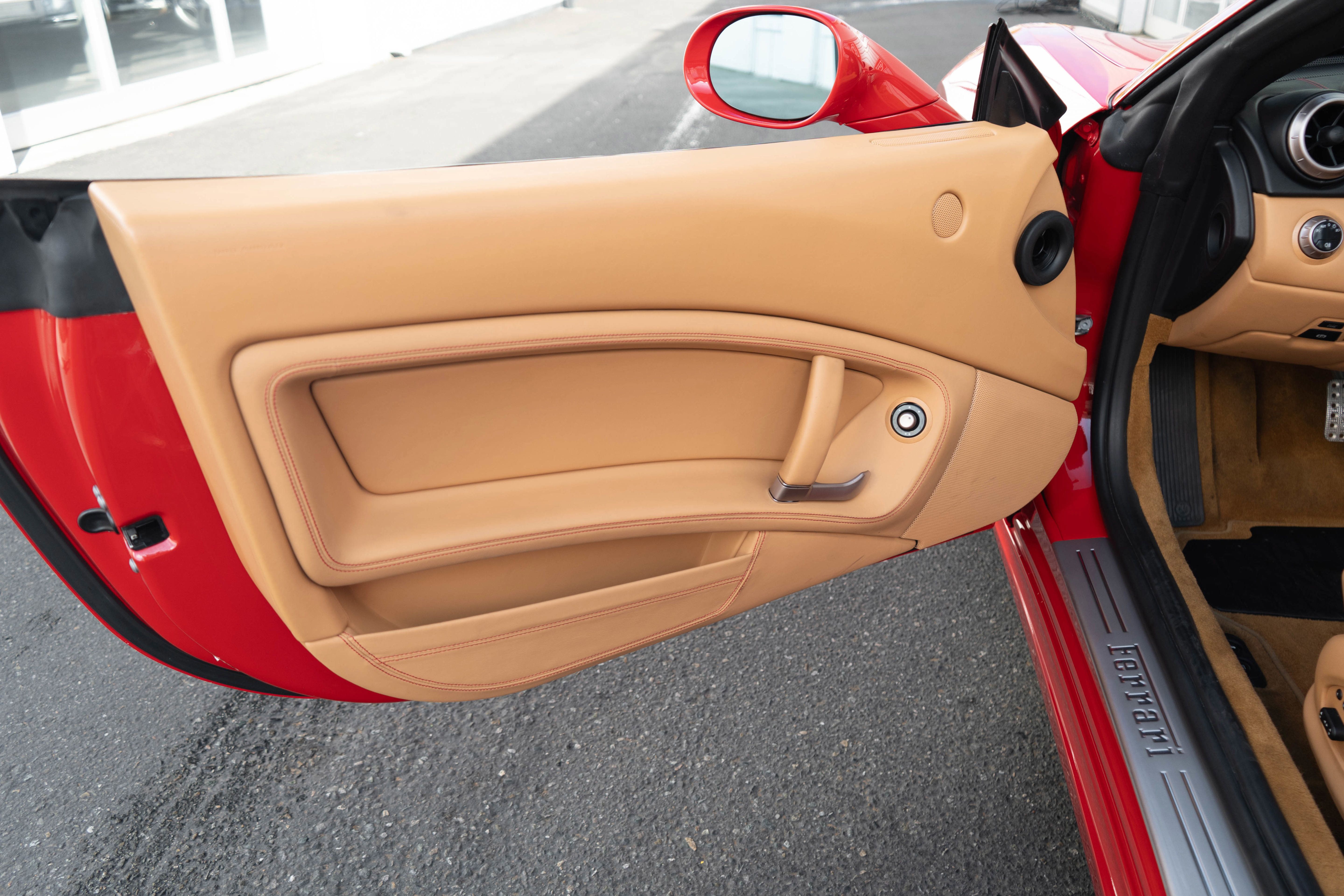 Used 2010 Ferrari California RWD image 12