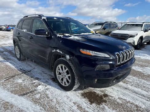Used 2016 Jeep Cherokee Latitude w/ Cold Weather Group image 4